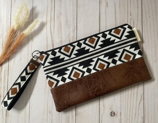 Black Geometric Wristlet